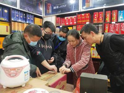 米易縣市場(chǎng)監(jiān)督管理局聯(lián)合打擊侵權(quán)假冒專項(xiàng)行動(dòng)，規(guī)范代理代辦市場(chǎng)秩序